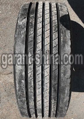 Deestone SW413 (руль/прицеп) 385/65 R22.5 160K(158L) 18PR - Фото протектора на улице